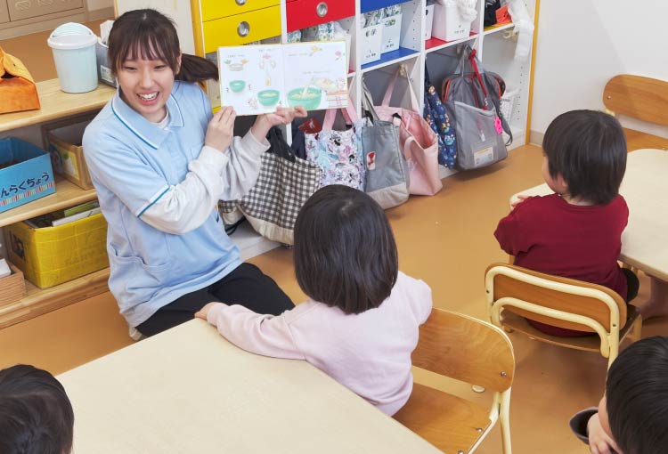 絵本の読み聞かせ