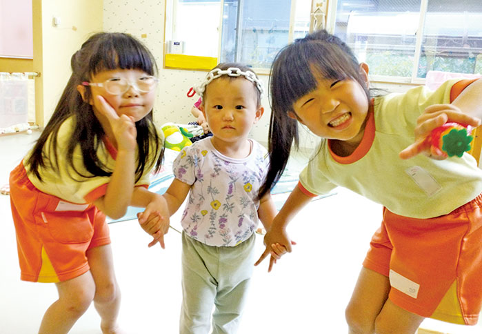 みんなで遊ぶ姿